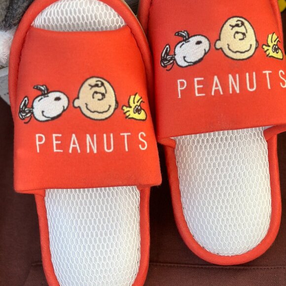 Snoopy Peanuts adult Slippers S/M ( 7/9) new Japan - Picture 2 of 7